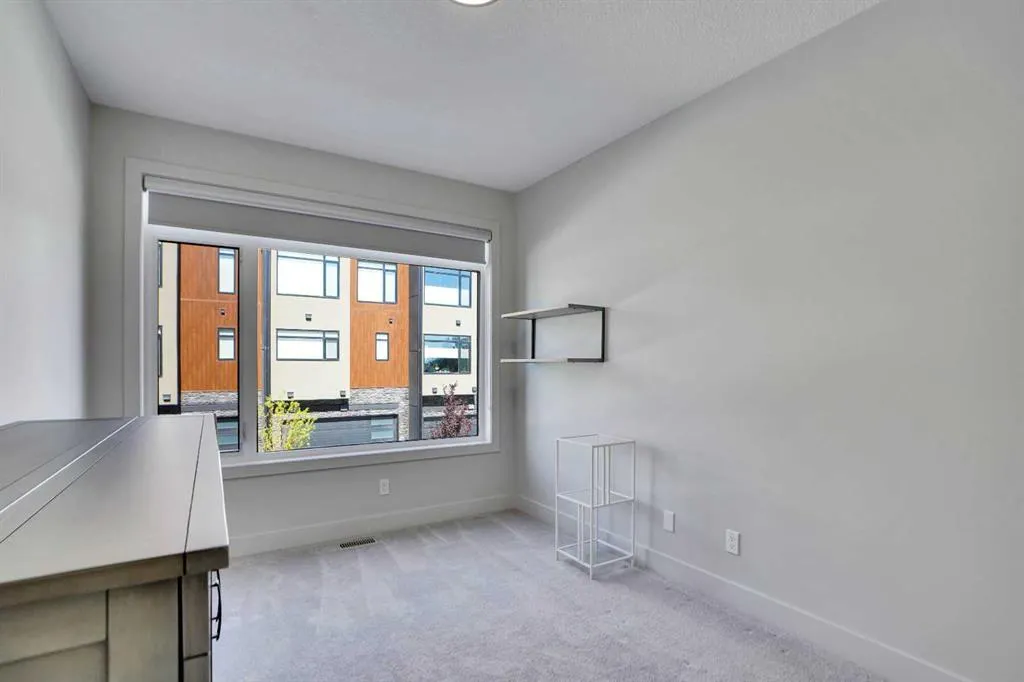19 Royal Elm Green NW