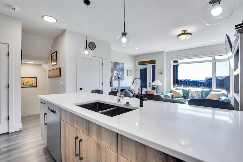 19 Royal Elm Green NW