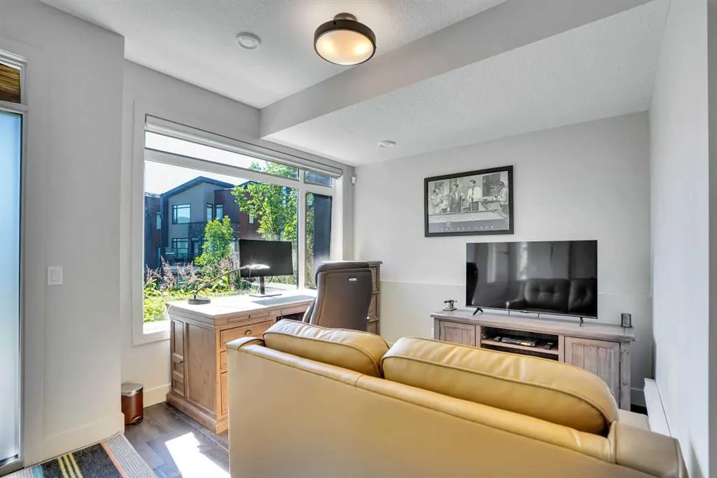 19 Royal Elm Green NW