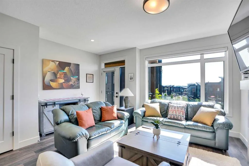 19 Royal Elm Green NW