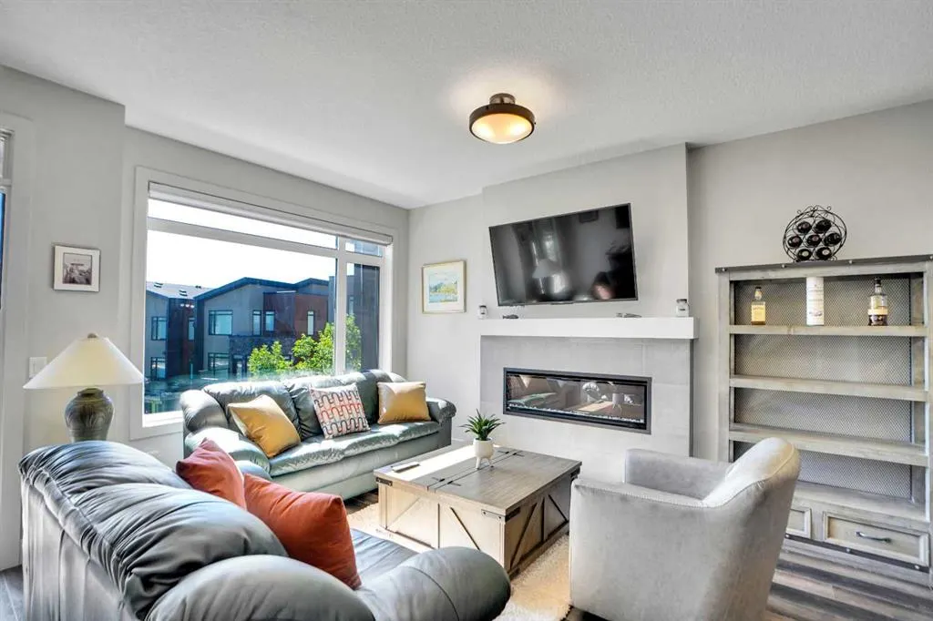 19 Royal Elm Green NW
