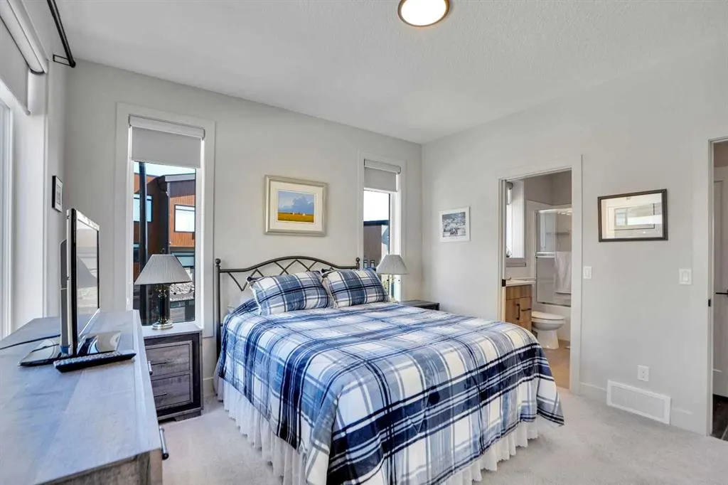 19 Royal Elm Green NW