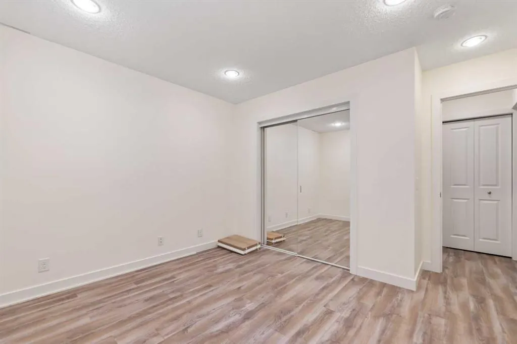 120 West Creek Green