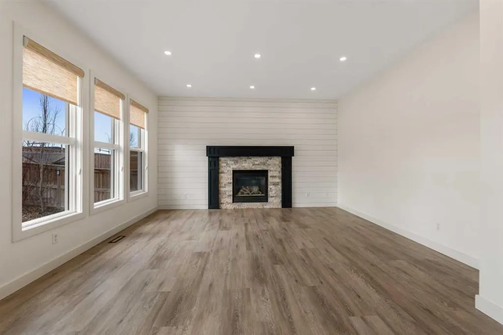 120 West Creek Green