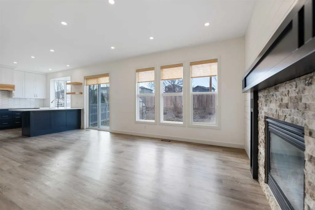 120 West Creek Green
