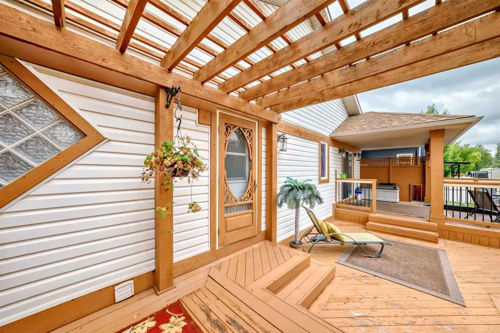 195 West Lakeview Circle