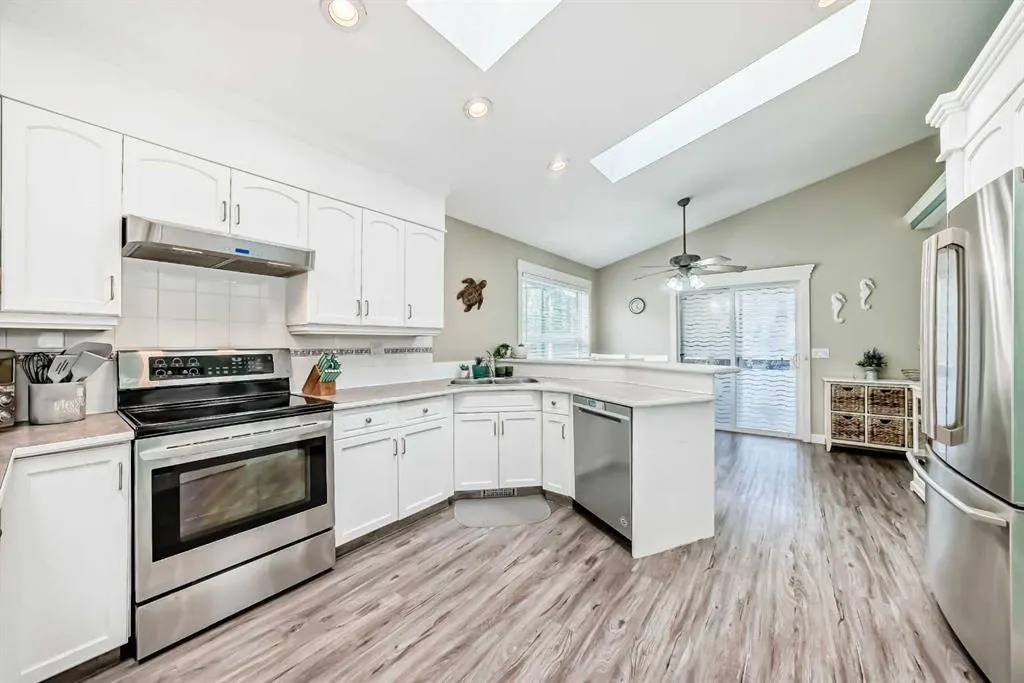 195 West Lakeview Circle