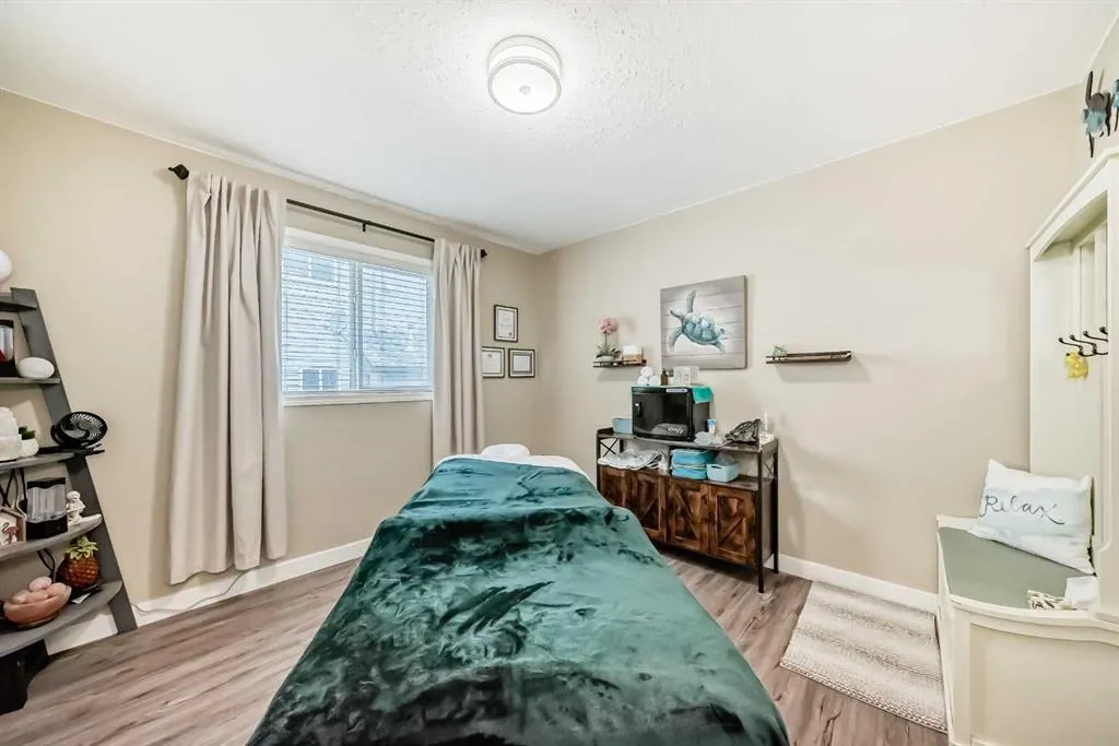 195 West Lakeview Circle