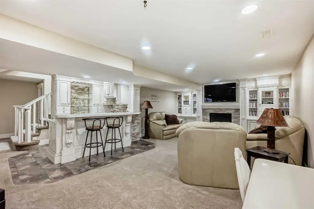 195 West Lakeview Circle