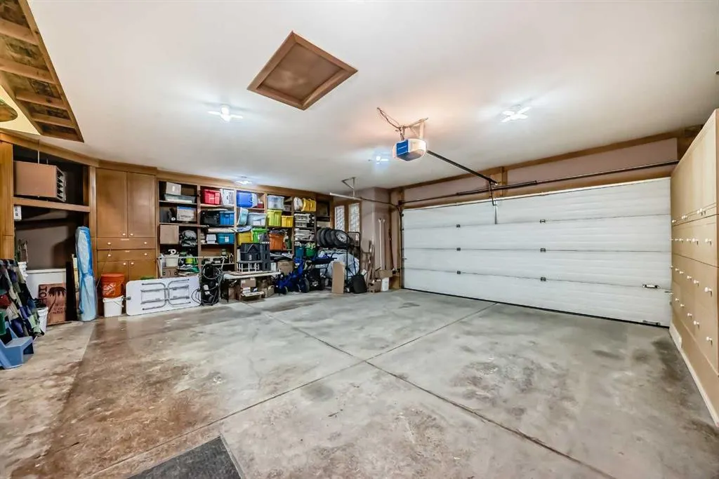 195 West Lakeview Circle