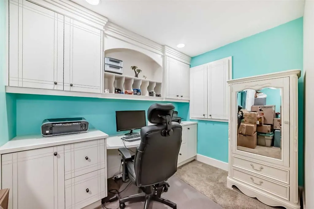 195 West Lakeview Circle