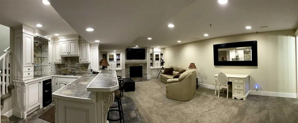 195 West Lakeview Circle