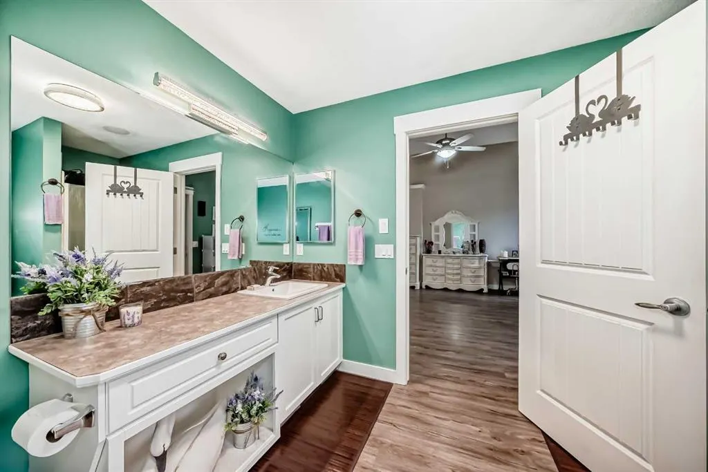 195 West Lakeview Circle
