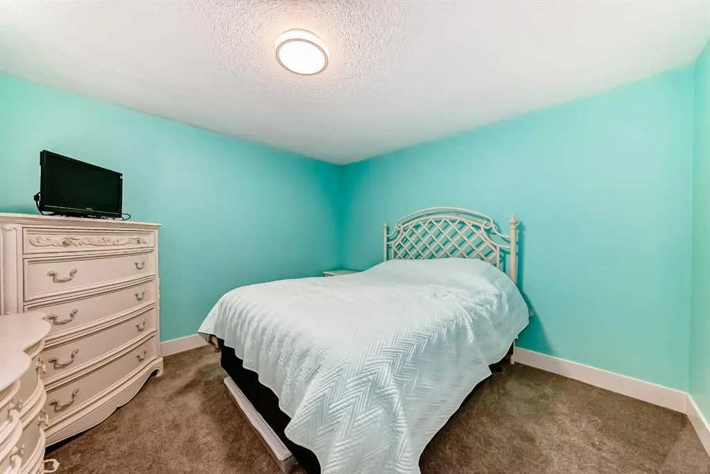 195 West Lakeview Circle