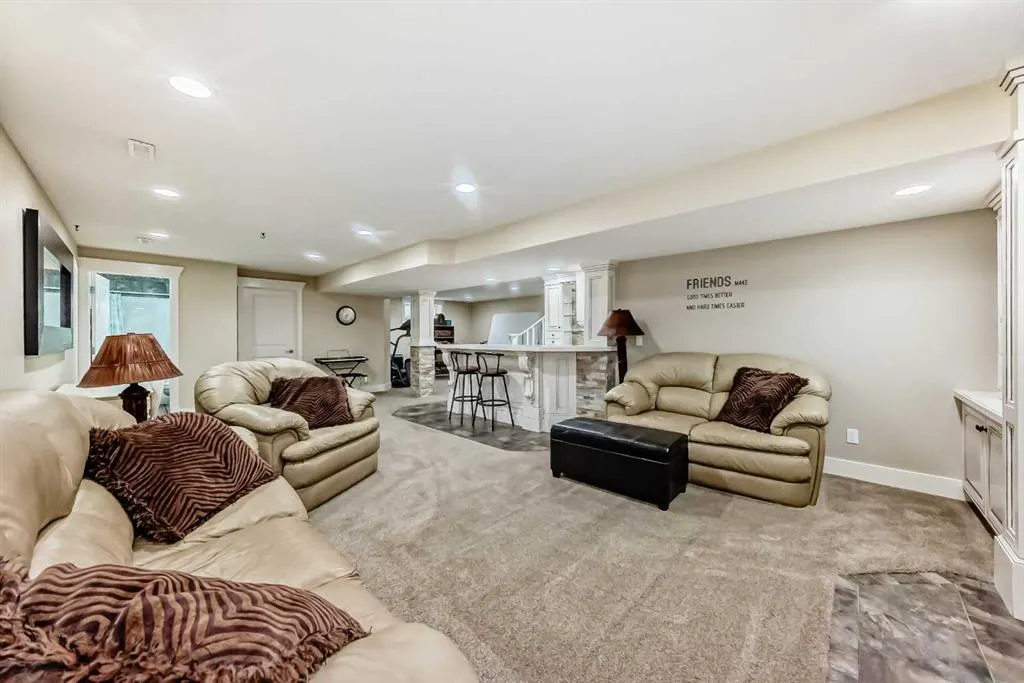 195 West Lakeview Circle