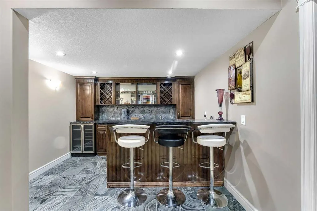 989 East Lakeview Road