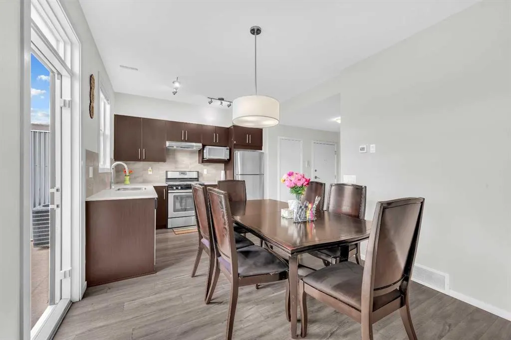 515 Redstone Walk NE, #202