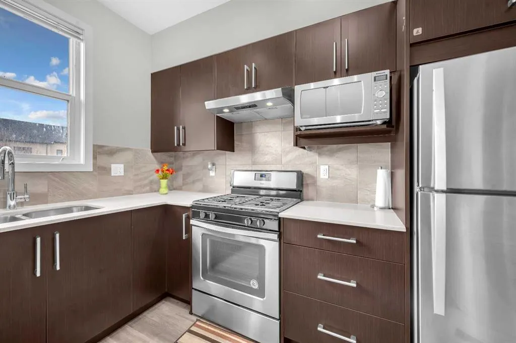 515 Redstone Walk NE, #202