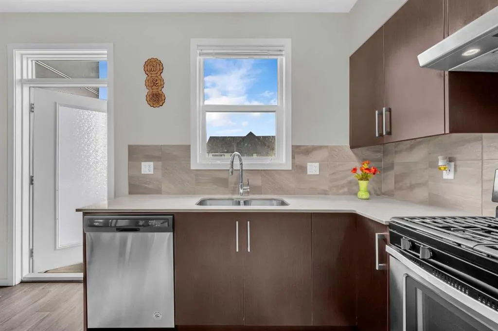 515 Redstone Walk NE, #202