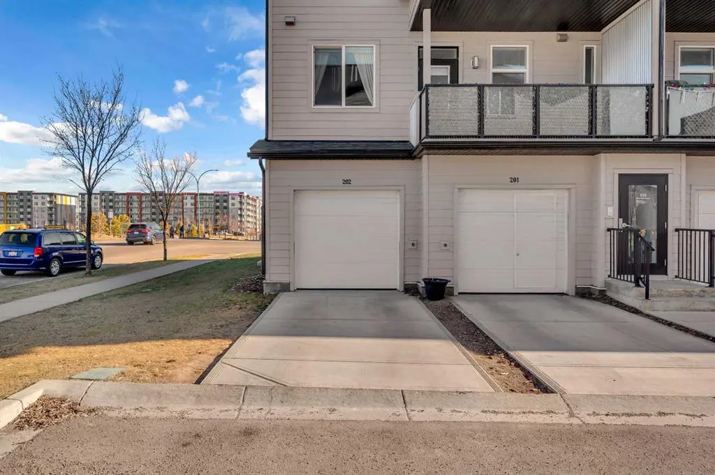515 Redstone Walk NE, #202