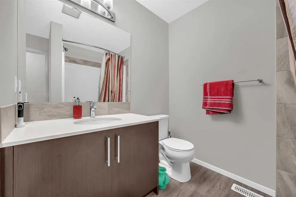 515 Redstone Walk NE, #202