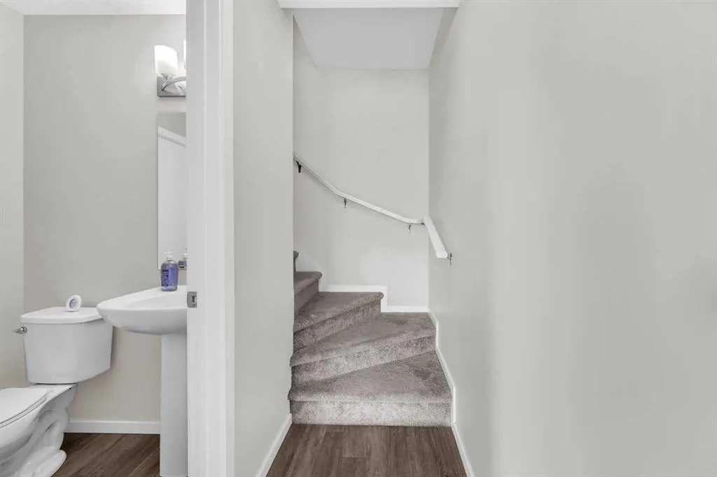 515 Redstone Walk NE, #202