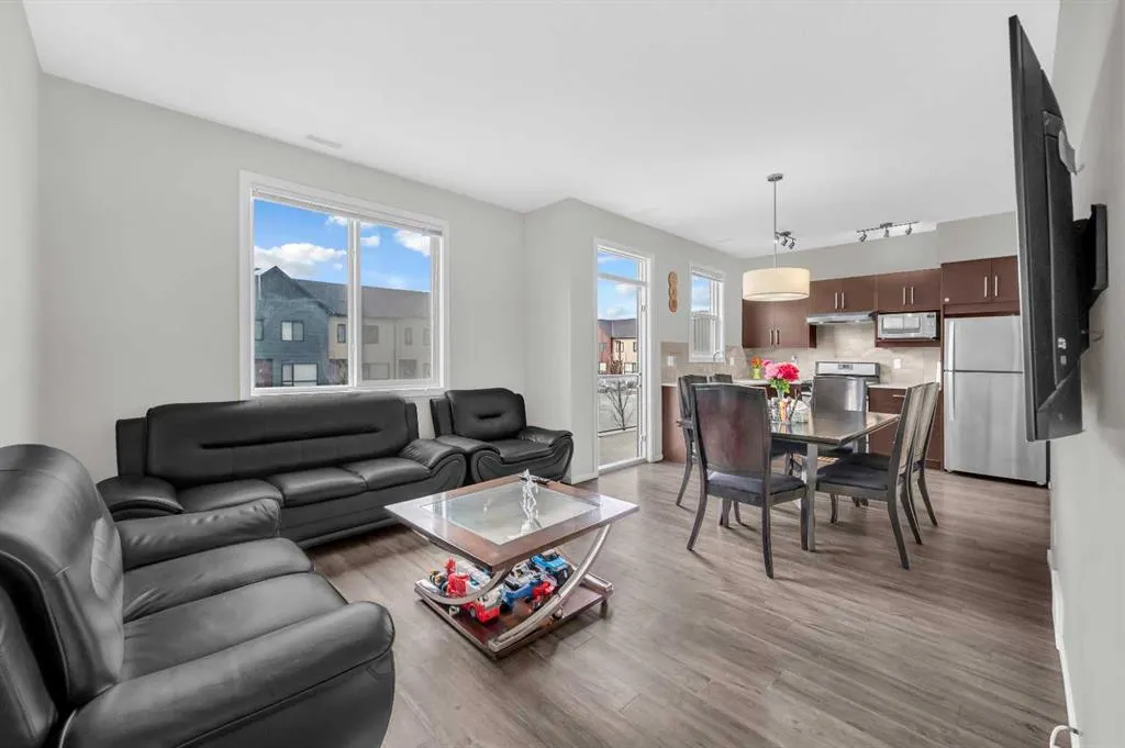 515 Redstone Walk NE, #202