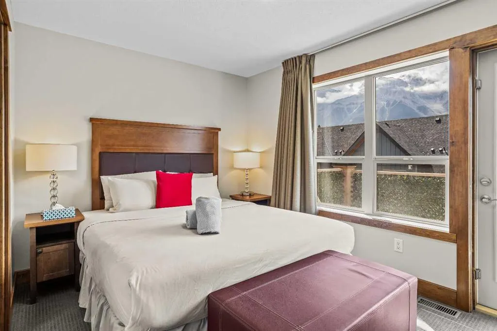 121 Kananaskis Way, #207