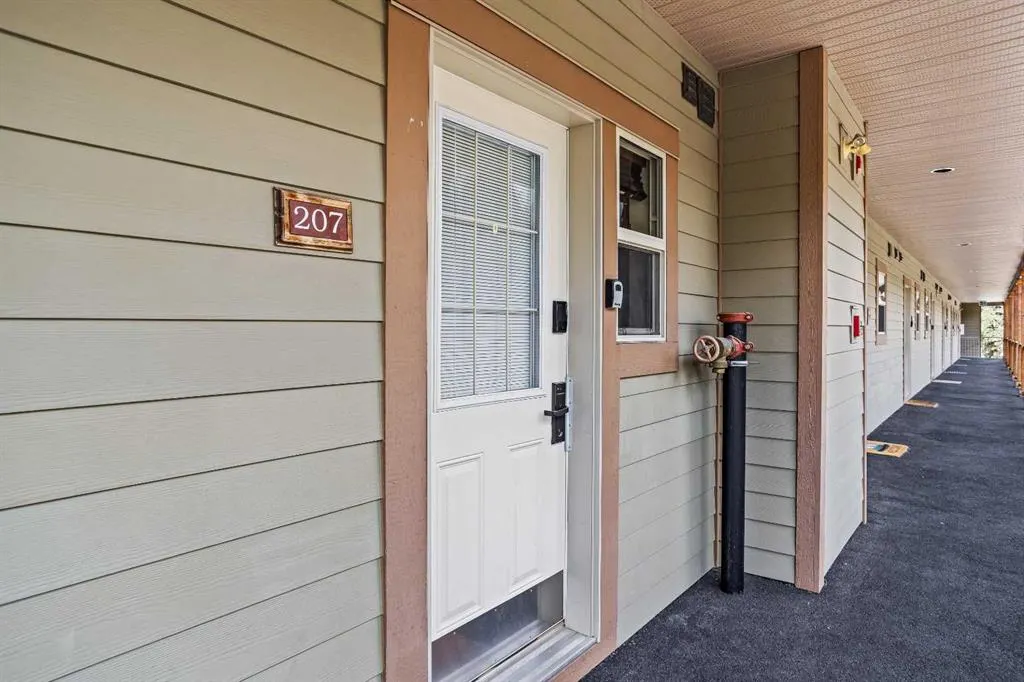 121 Kananaskis Way, #207