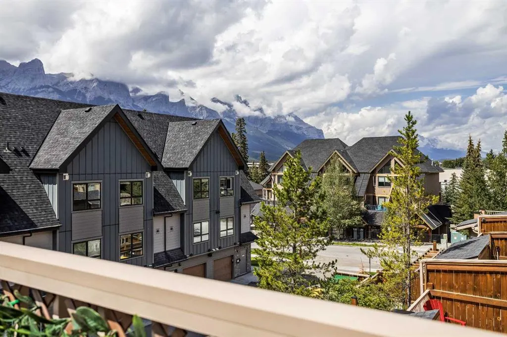 121 Kananaskis Way, #207