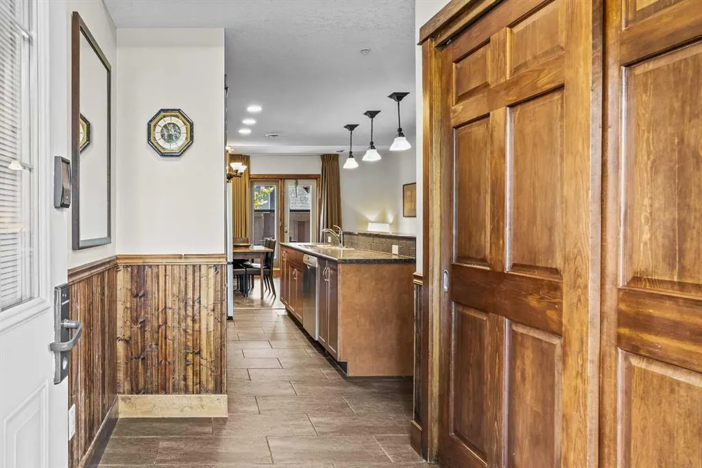 121 Kananaskis Way, #207