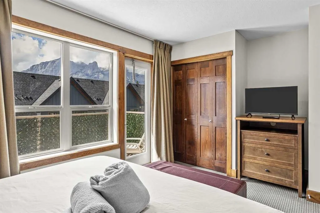 121 Kananaskis Way, #207