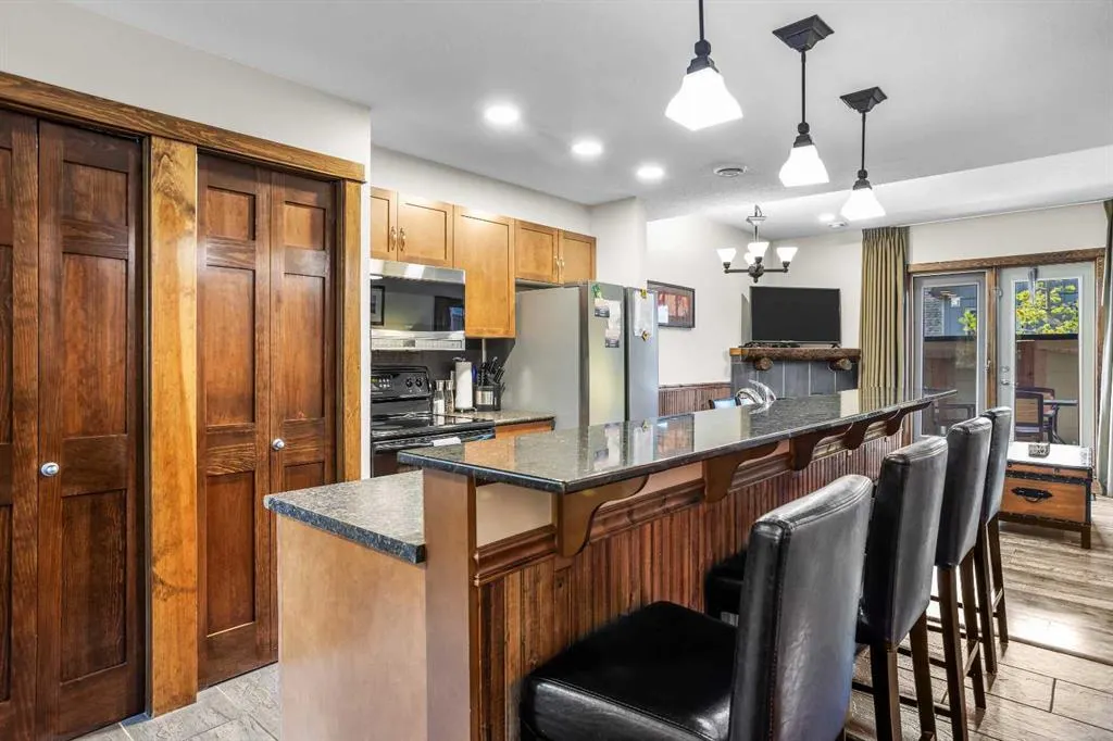 121 Kananaskis Way, #207