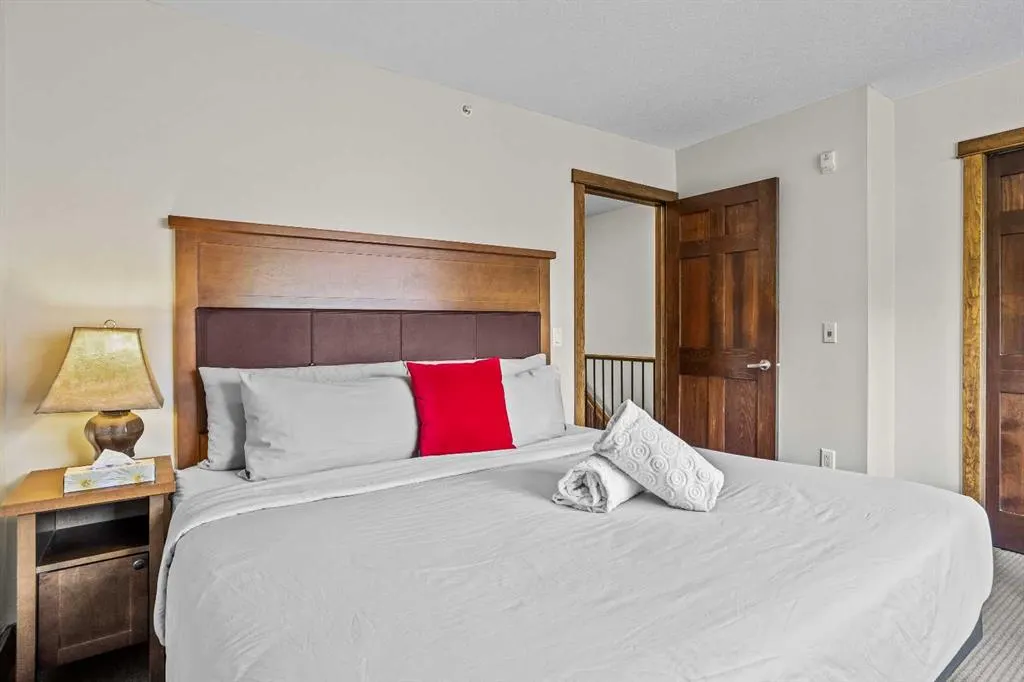 121 Kananaskis Way, #207