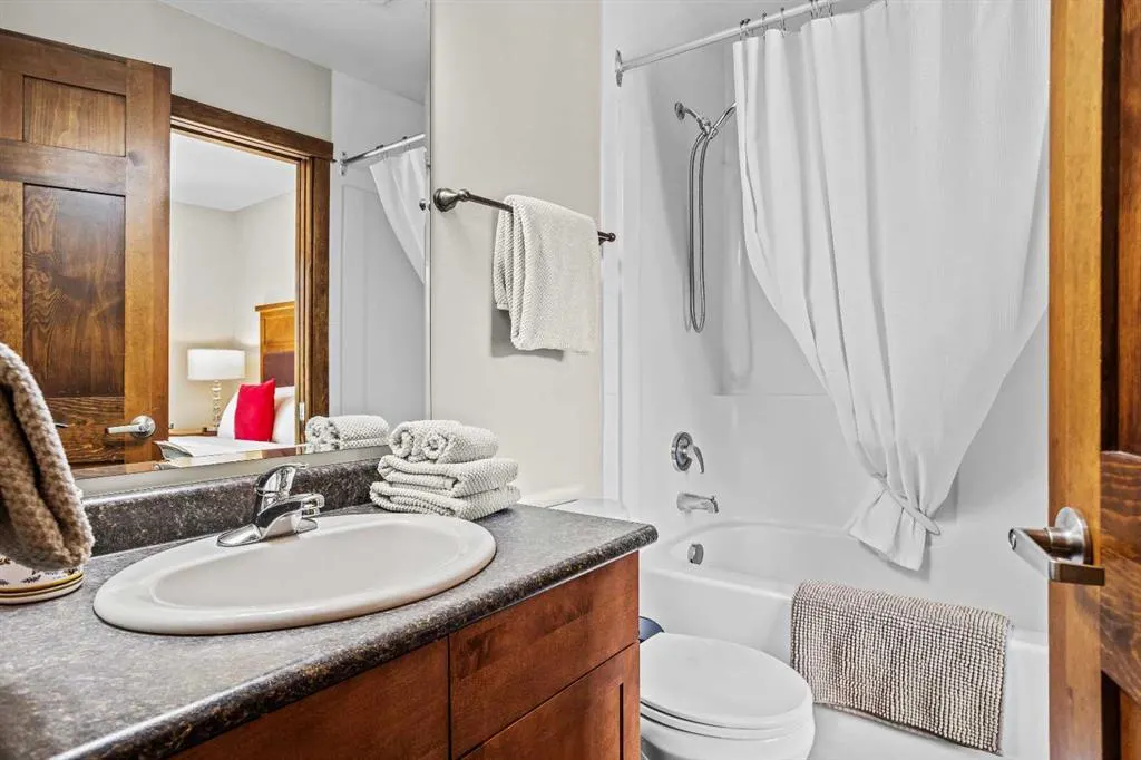 121 Kananaskis Way, #207