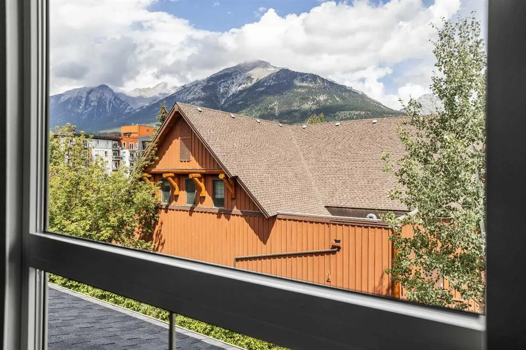 121 Kananaskis Way, #207