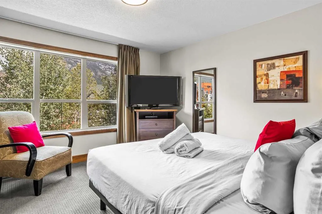 121 Kananaskis Way, #207