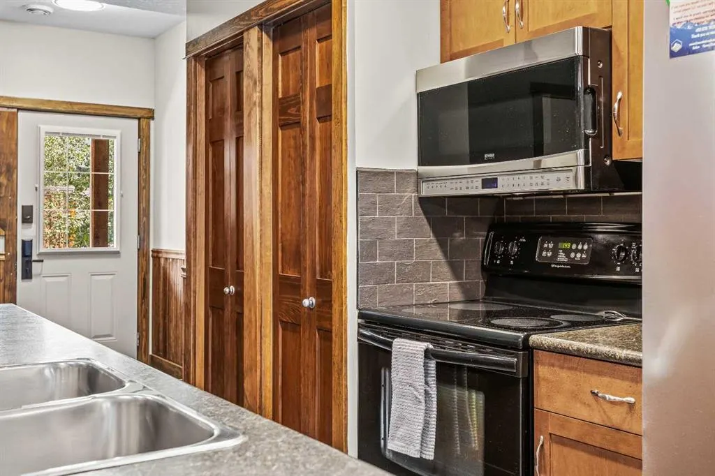 121 Kananaskis Way, #207