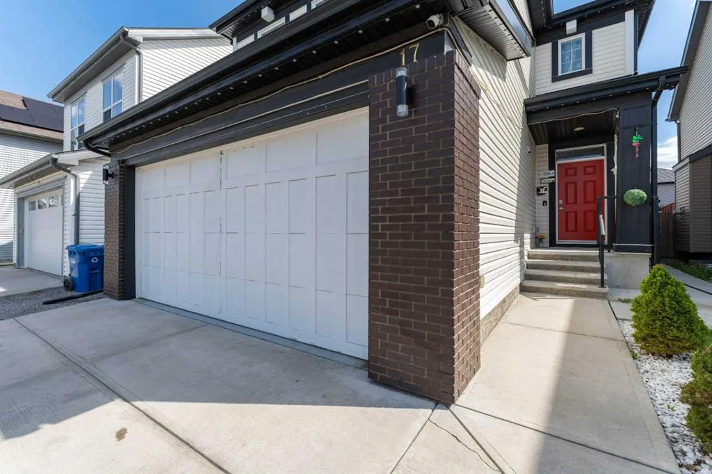 17 Copperpond Parade SE