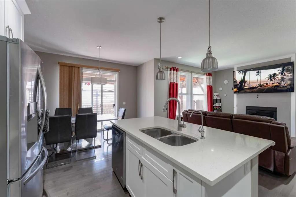 17 Copperpond Parade SE
