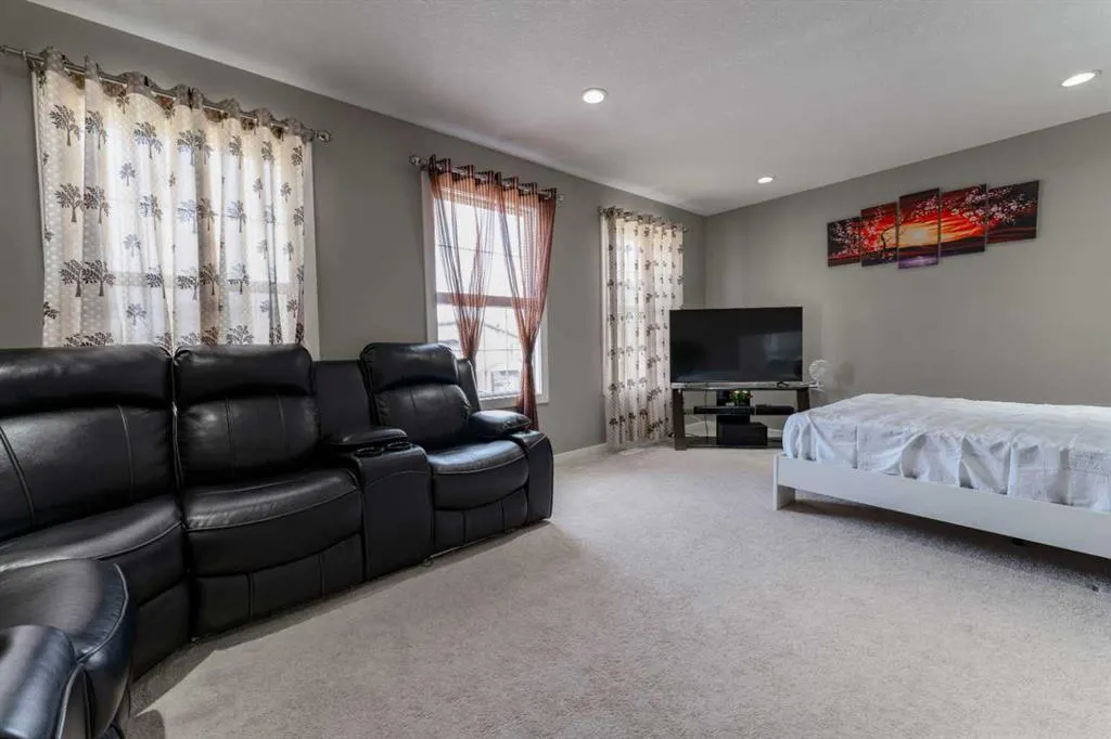 17 Copperpond Parade SE