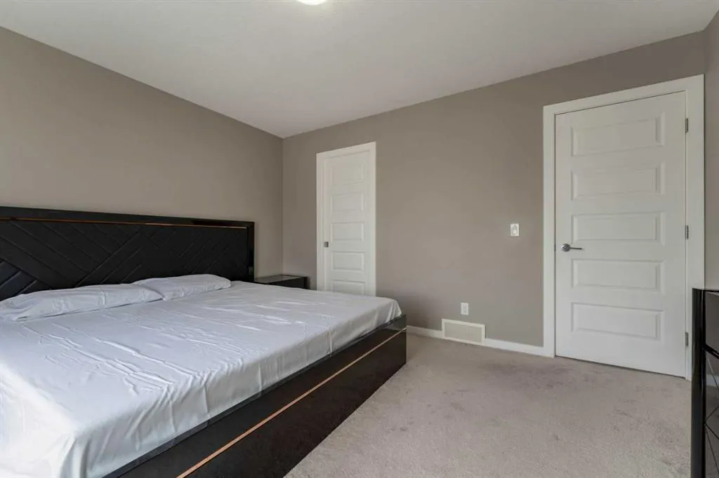 17 Copperpond Parade SE