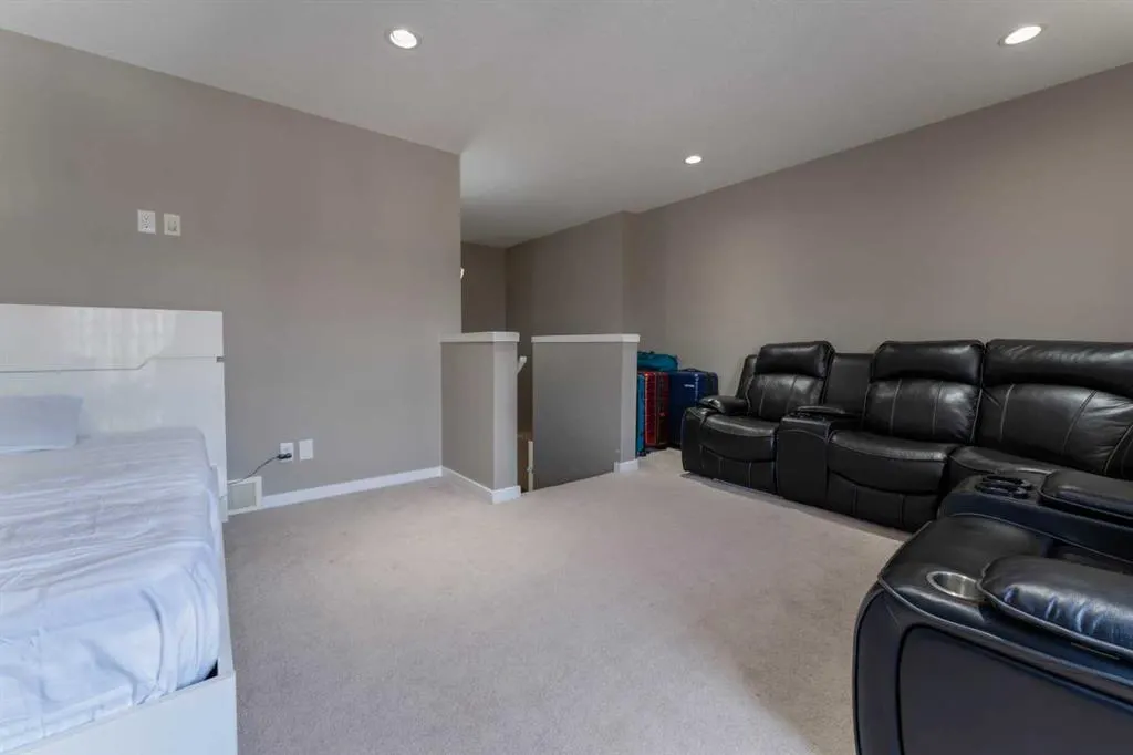 17 Copperpond Parade SE