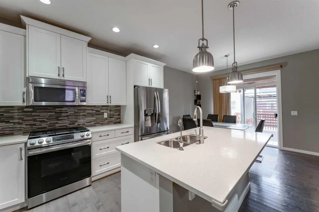 17 Copperpond Parade SE
