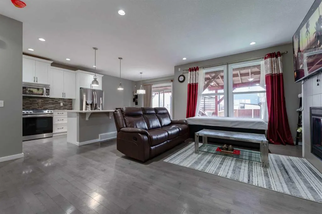 17 Copperpond Parade SE