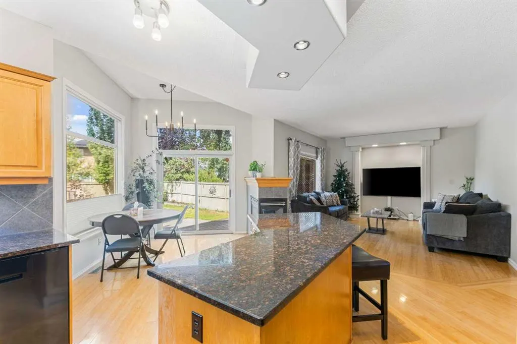 11 Simcoe Crescent SW