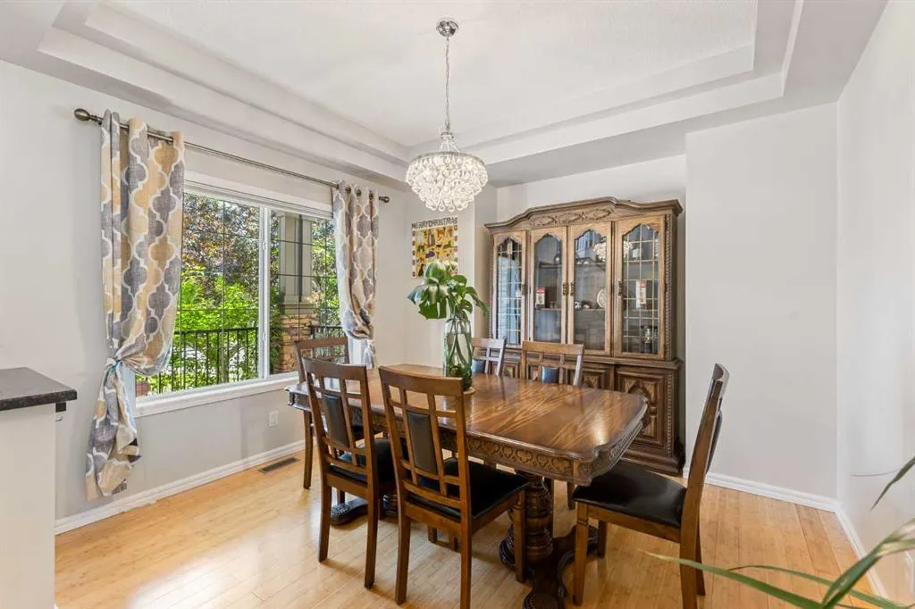 11 Simcoe Crescent SW