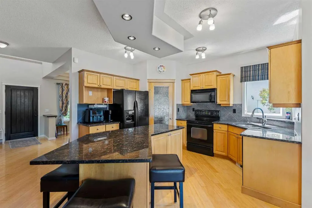 11 Simcoe Crescent SW
