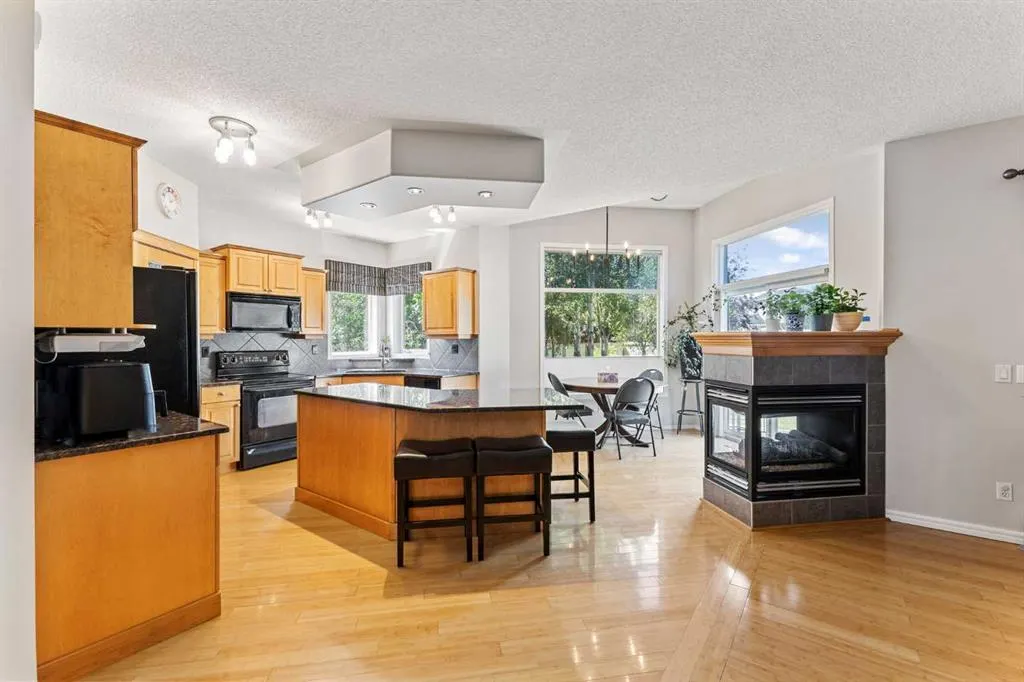 11 Simcoe Crescent SW