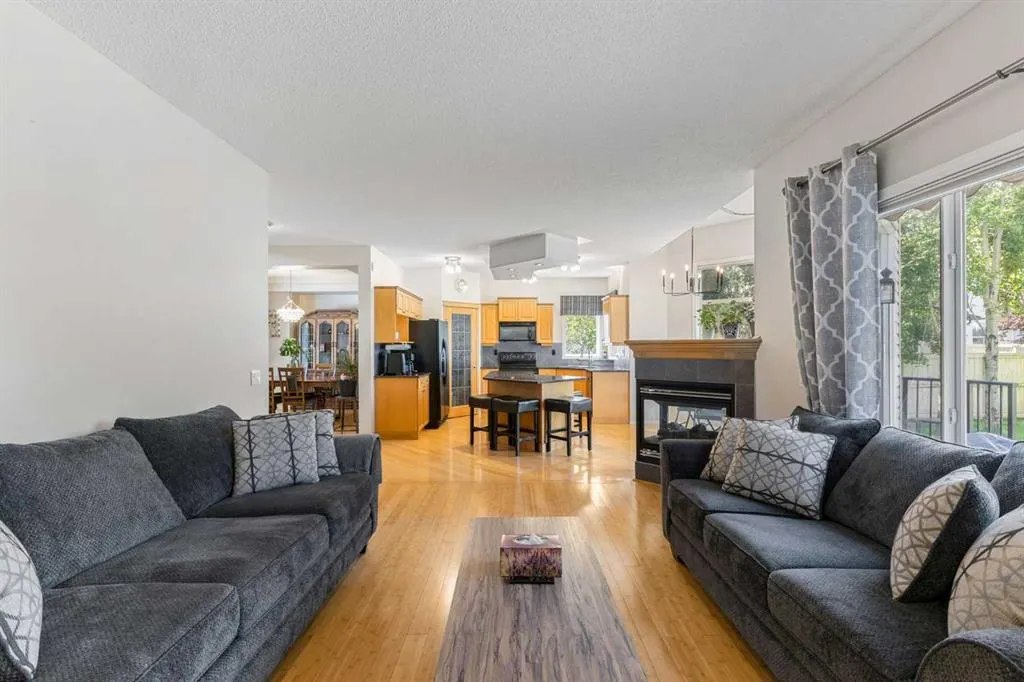 11 Simcoe Crescent SW